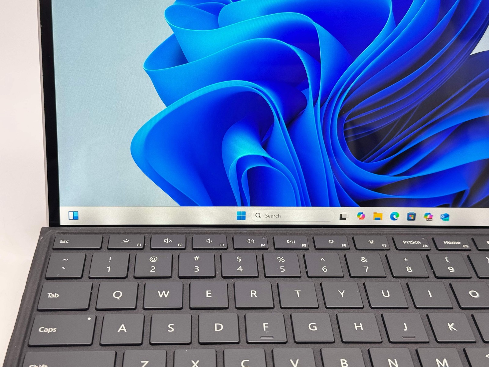 Microsoft Surface Pro 8 1982 Core i5-1145G7 8GB 128GB- READ DESC