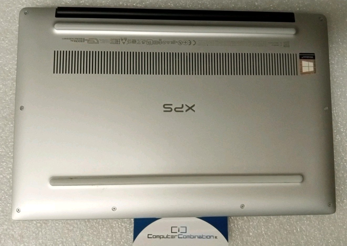 Dell XPS 13 9380 | i7-8565U @ 1.6 GHz |8GB ram| 256GB NVMe|TouchScreen