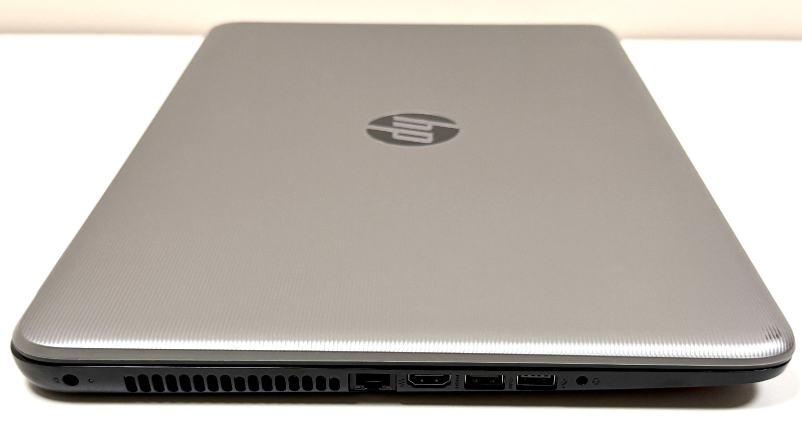 HP Notebook 17-x051nr 17.3″ 2.3GHz Core i3-6100U 6GB RAM 256GB SSD Windows 11
