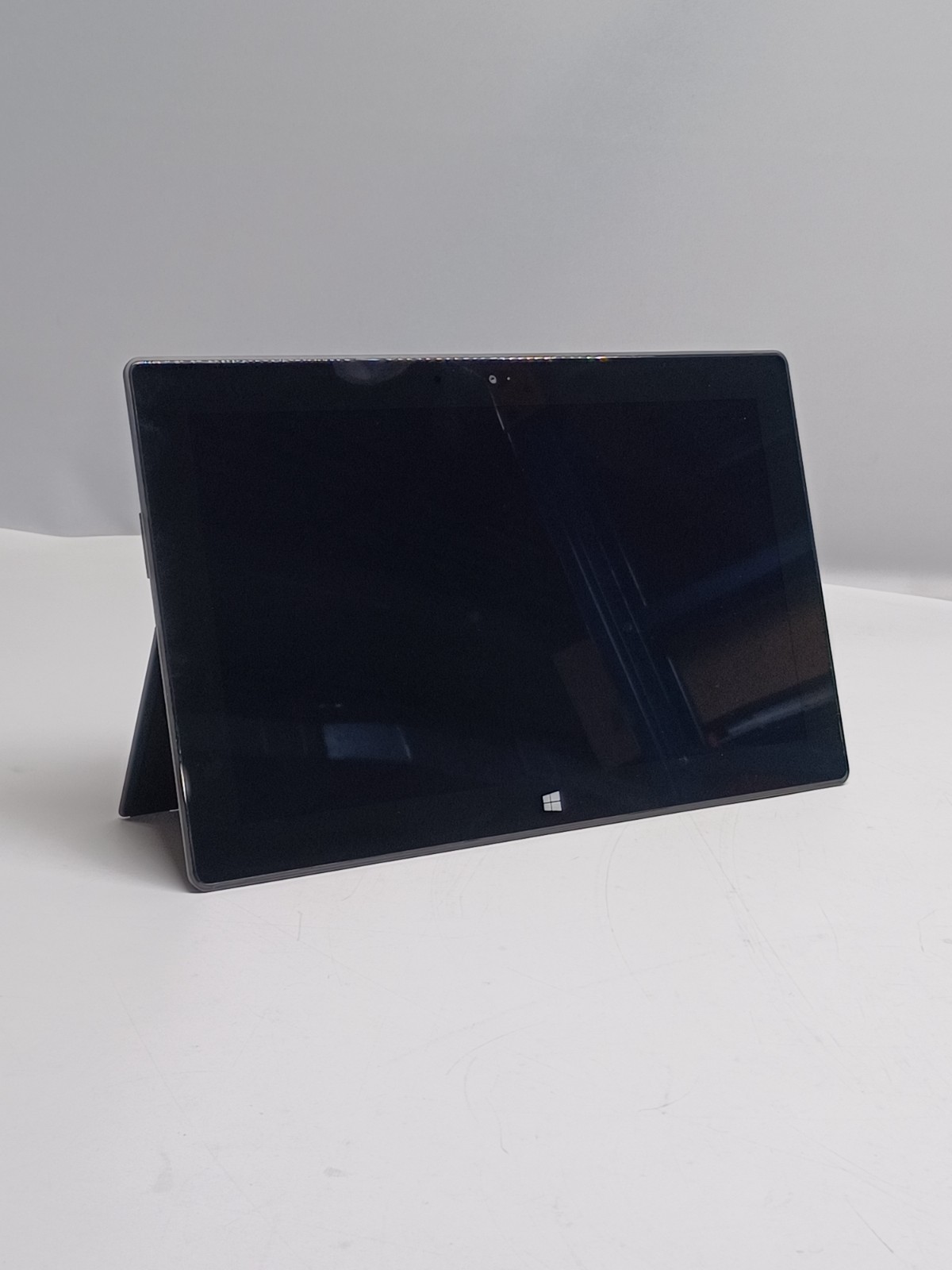 Lot of 7 damaged Microsoft Surface RT 1516 Tablets for parts/ repair