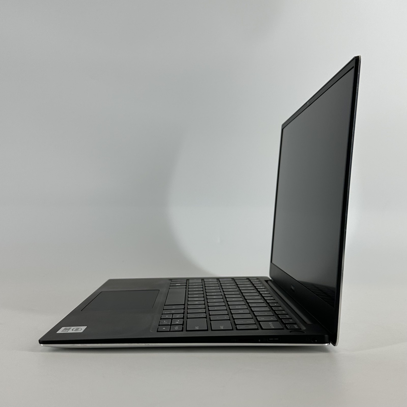 Dell XPS 13 7390 Silver FHD i7-10510U 1.80GHz 8GB RAM 256GB SSD Very Good