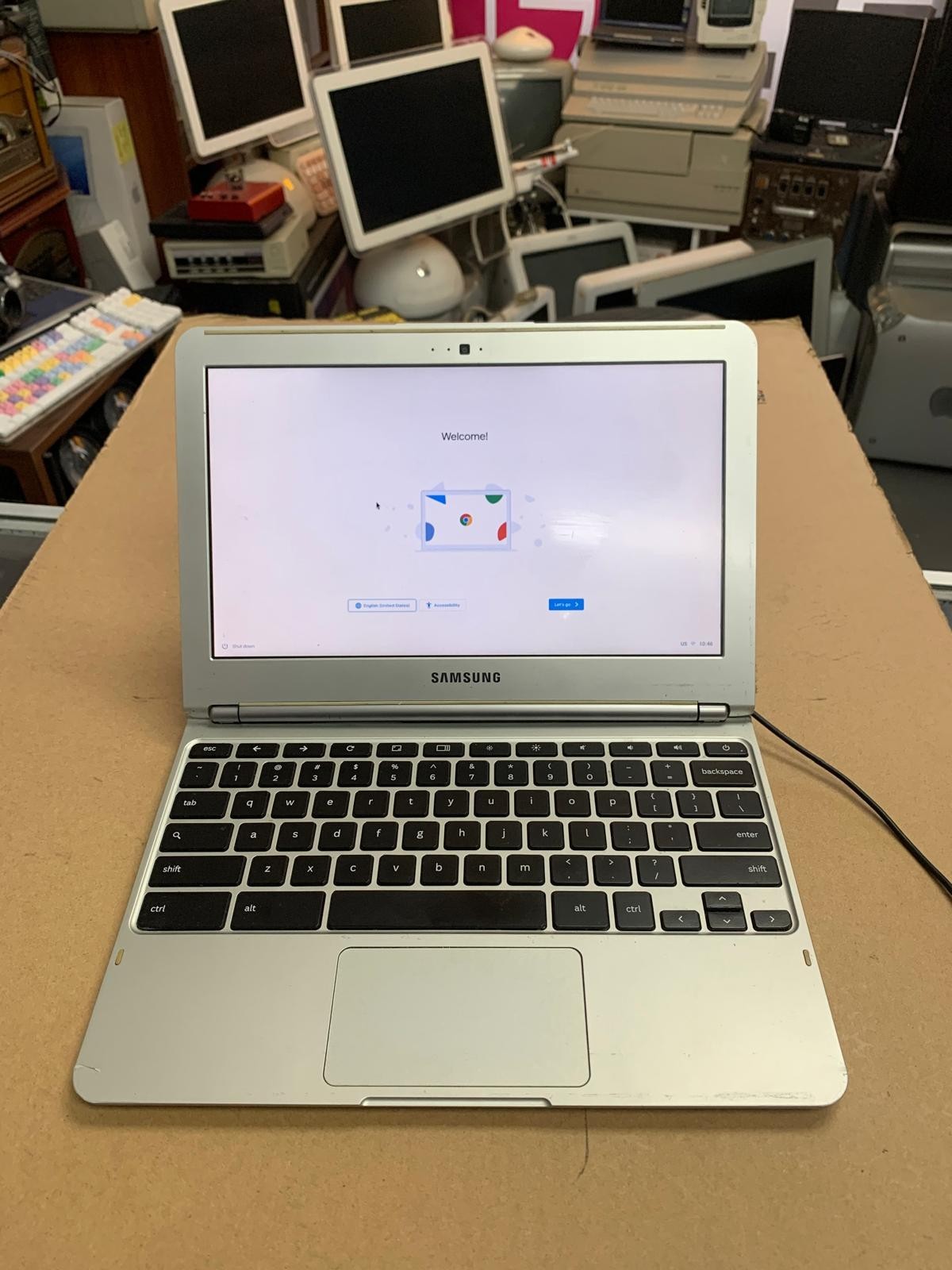 ✨Samsung Chromebook XE303C12 11.6″ Laptop – Charger – WiFI NEEDS NEW BATTERY✨