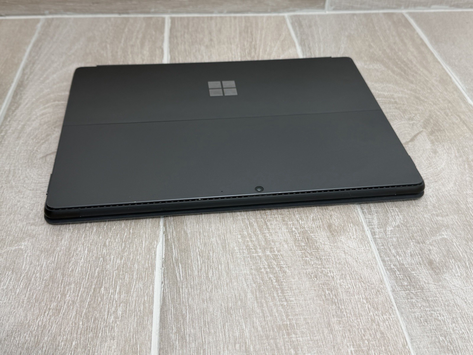 Microsoft Surface Pro 8 13″ Touch Intel Core i5-1135G7 8GB RAM 256GB SSD