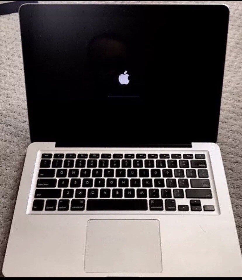Apple MacBook Pro 13” – macOS 15.7.2 Sequoia – Low Battery Charge Cycles – MINT