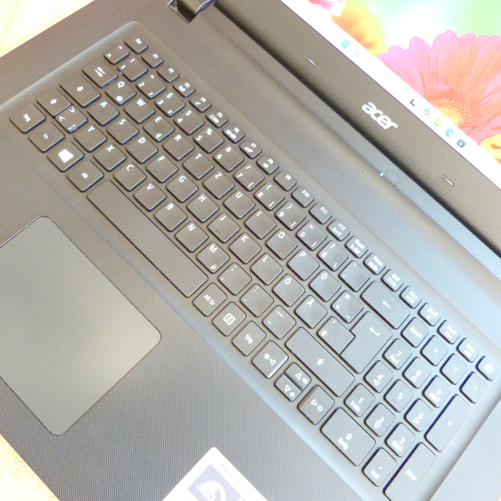 XXL LOT Acer ES1 732 Business UltraBook 17″ l 1TB SSD HDD Windows 11 l HDMI