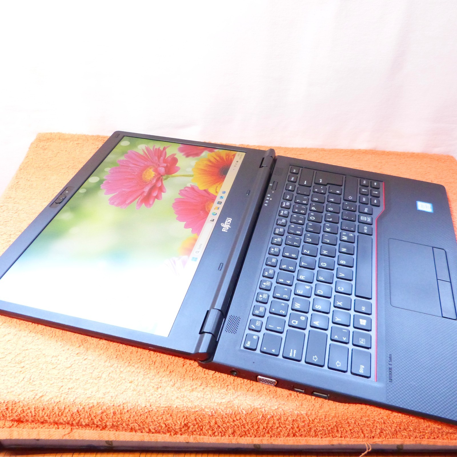 XXL LOT Fujitsu E548 14″ FULLHD l SSD Windows 11 PRO l HDMI USBC Netbook