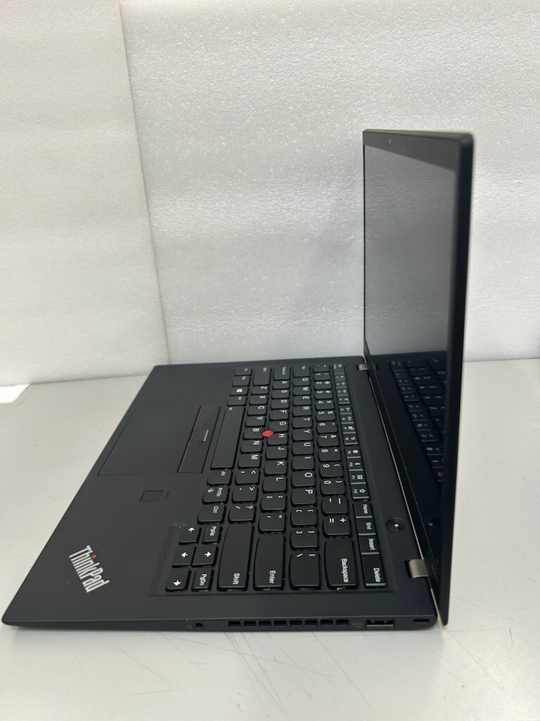 Lenovo 20HRCTO1WW ThinkPad X1 Carbon 5th Gen i7-7600U 16GB 500GB Windows 11 Pro
