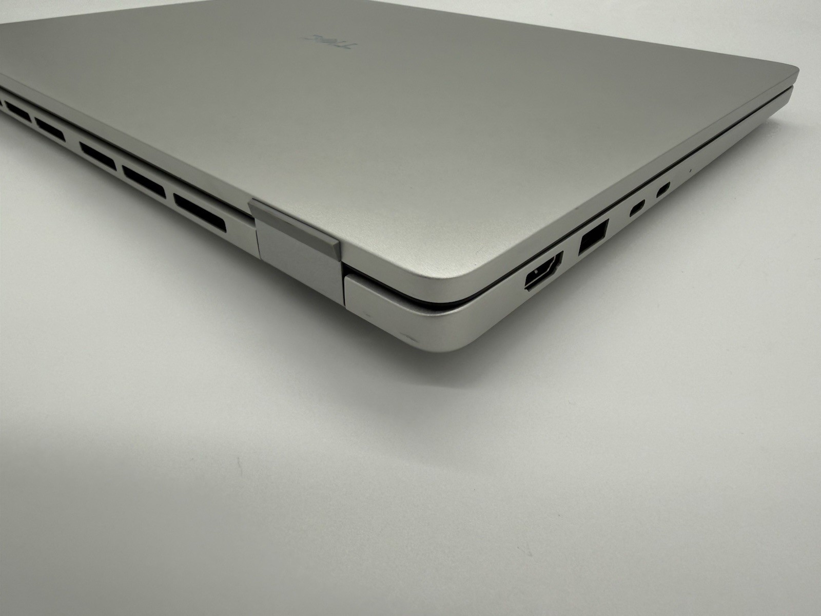 Dell Pro 14 Plus PB14250 14″ Core Ultra 7 255U 16GB RAM 512GB SSD