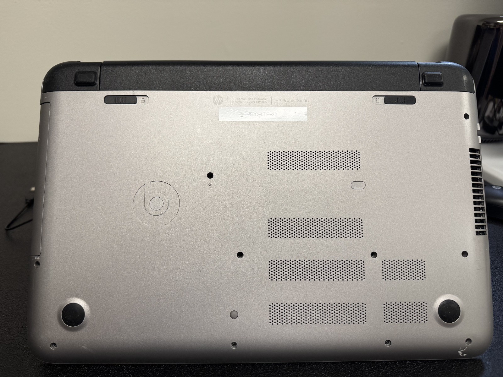 HP Envy 15 ProtectSmart Laptop (i7 4th Gen, 12GB RAM, 1TB HDD)