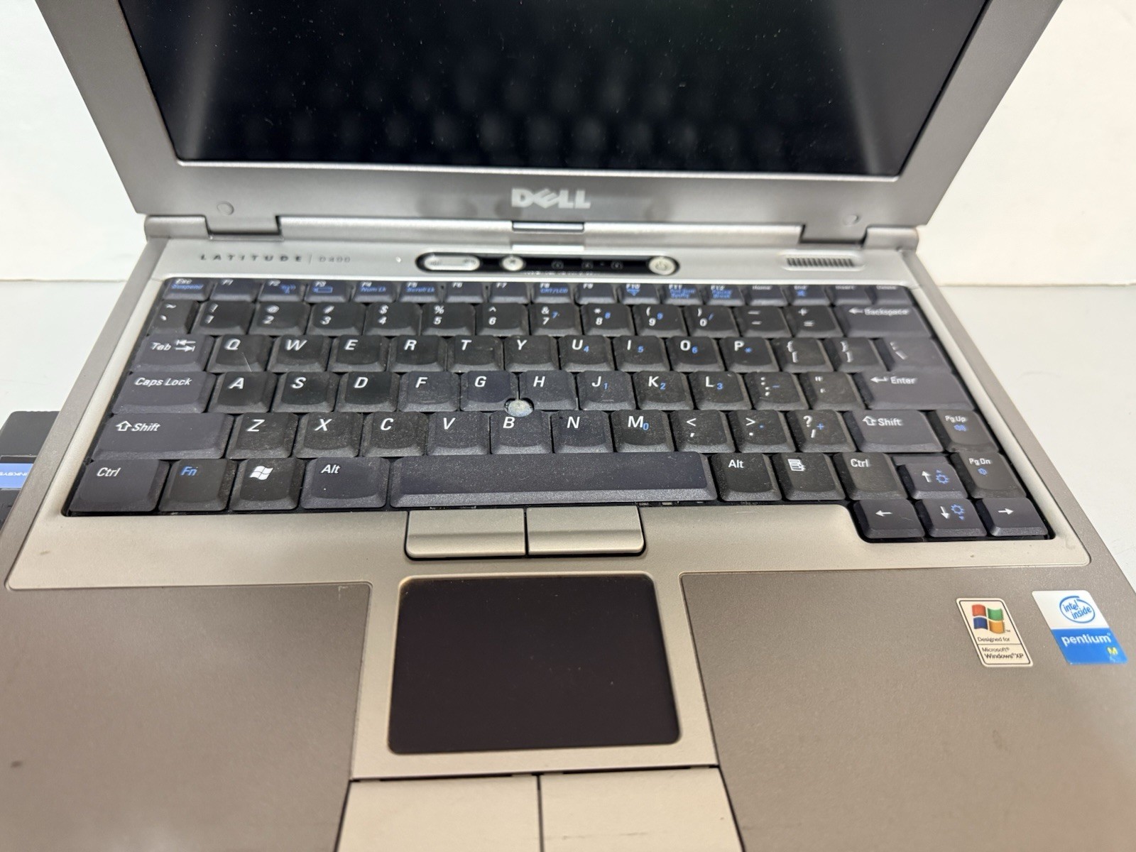 DELL LATITUDE D400 12.1″ Laptop INTEL PENTIUM 1.4GHz 2Gb 60Gb HDD WinXP PRO SP3