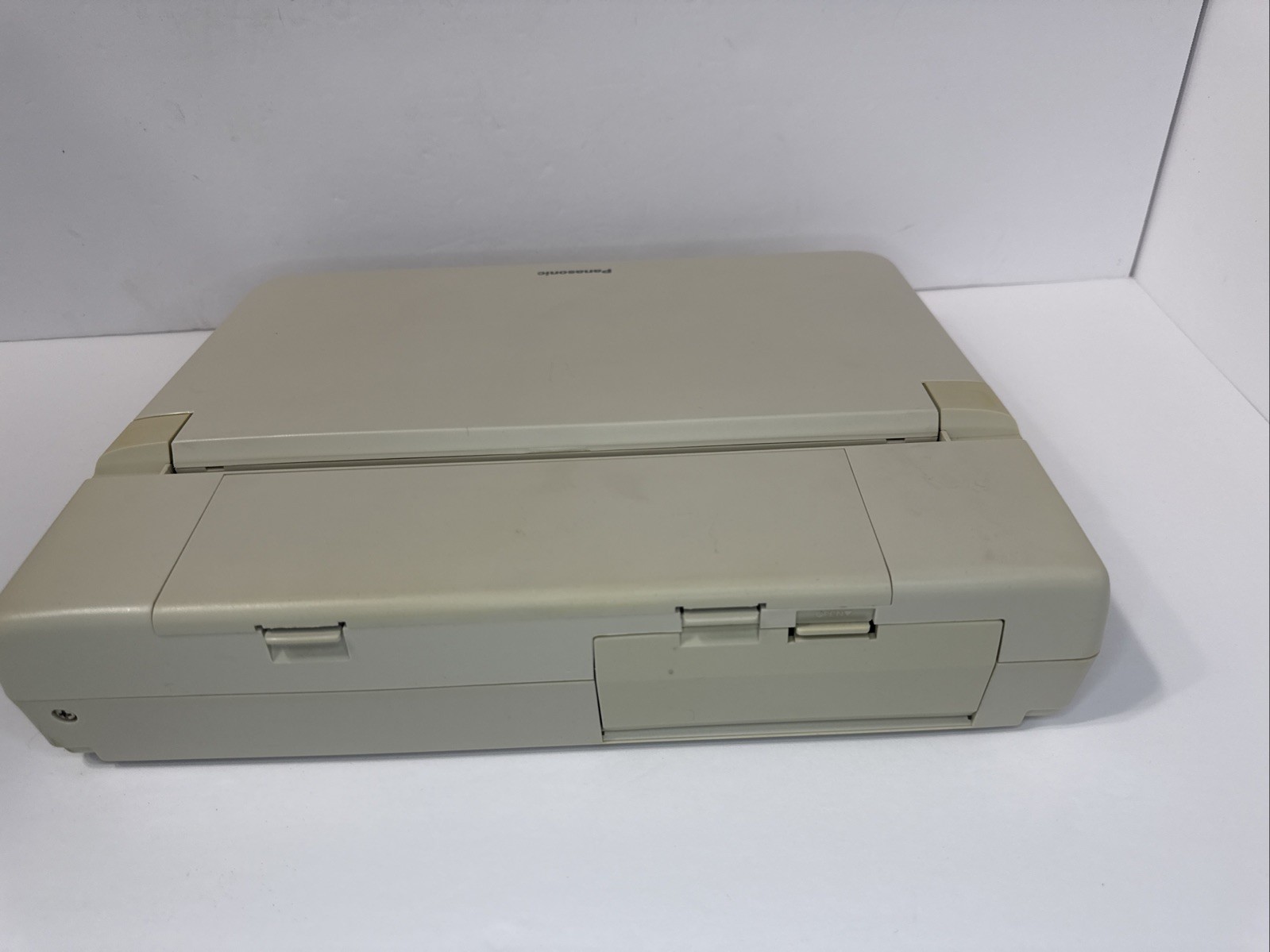 1989 Panasonic Business Partner CF-150 B Portable Computer Powers On Untested