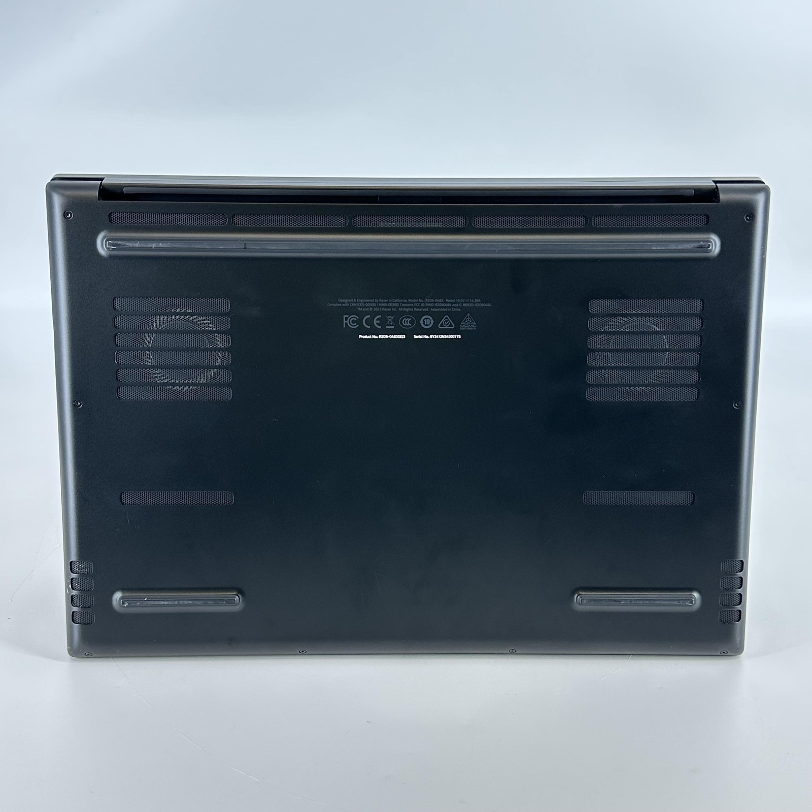 Razer Blade 16 120Hz UHD+ 2.2GHz i9-13950HX 32GB 1TB RTX 4070 Bad Vapor Chamber