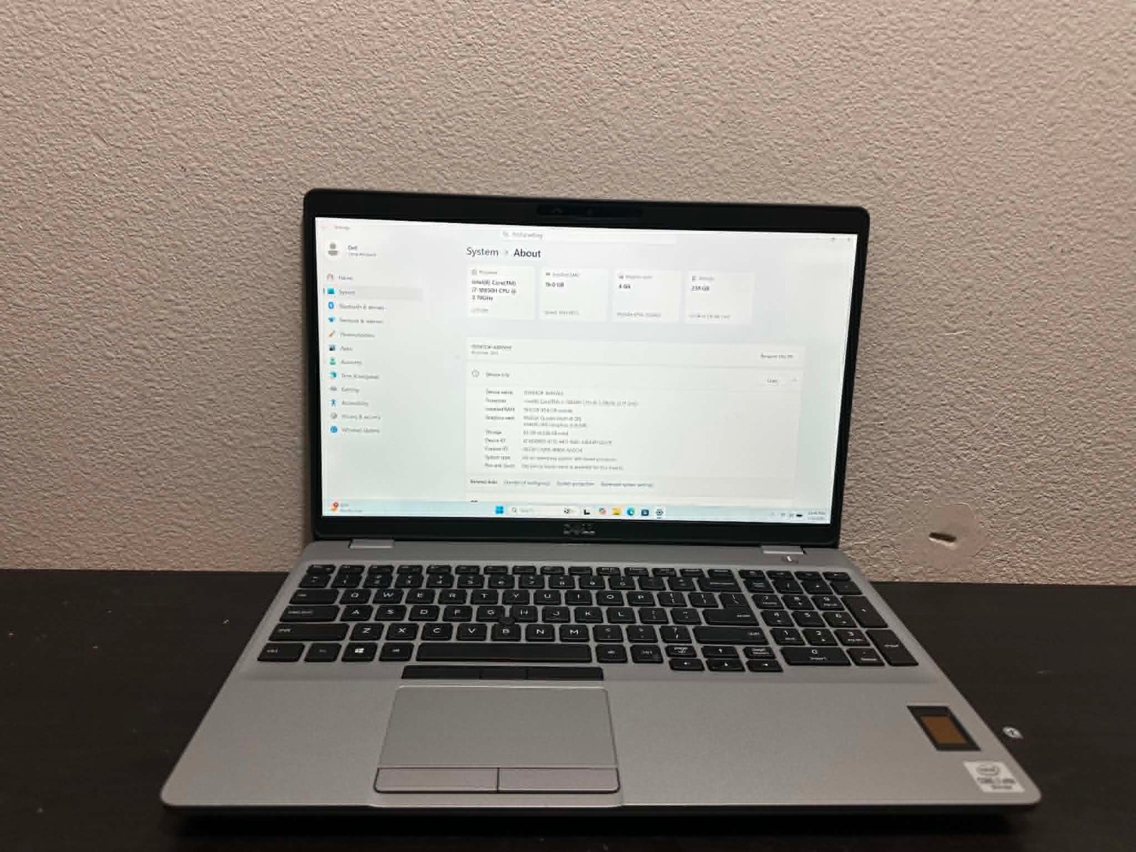 Dell Precision 3551 Laptop 6-Core i7 10th Gen. 16GB 256GB SSD Win11 Office2021
