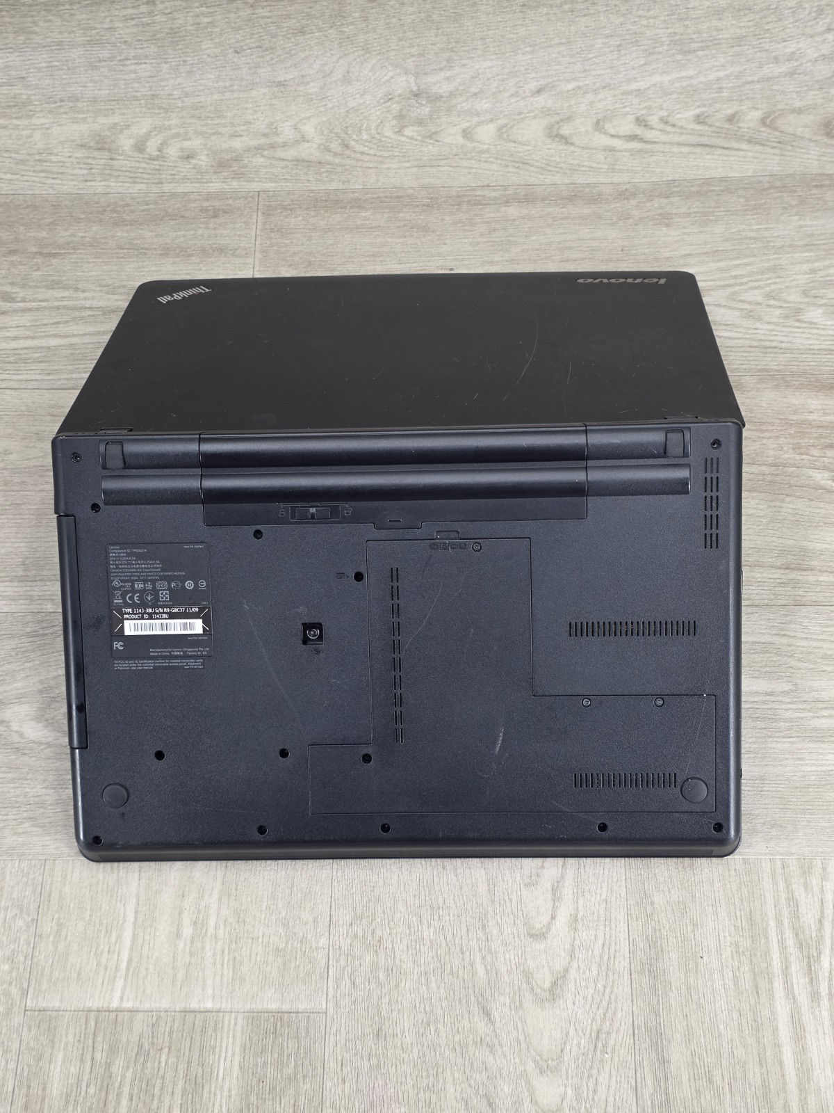 Lenovo ThinkPad Edge E520 15.6″Core i3 2.3GHz 4GB 500GB Broken Screen No Charger