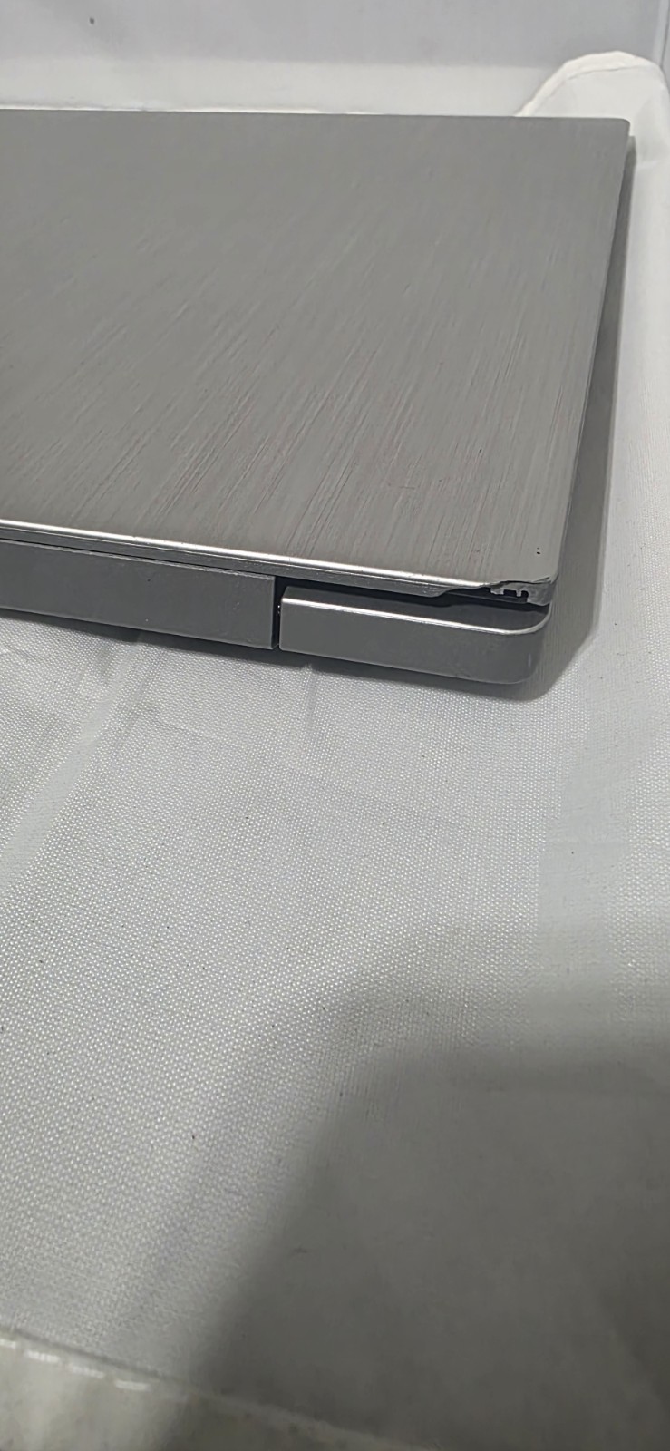Lenovo IdeaPad 3 15ADA05 Ryzen 3 8GB 15.6″ Laptop Radeon Win11 Silver