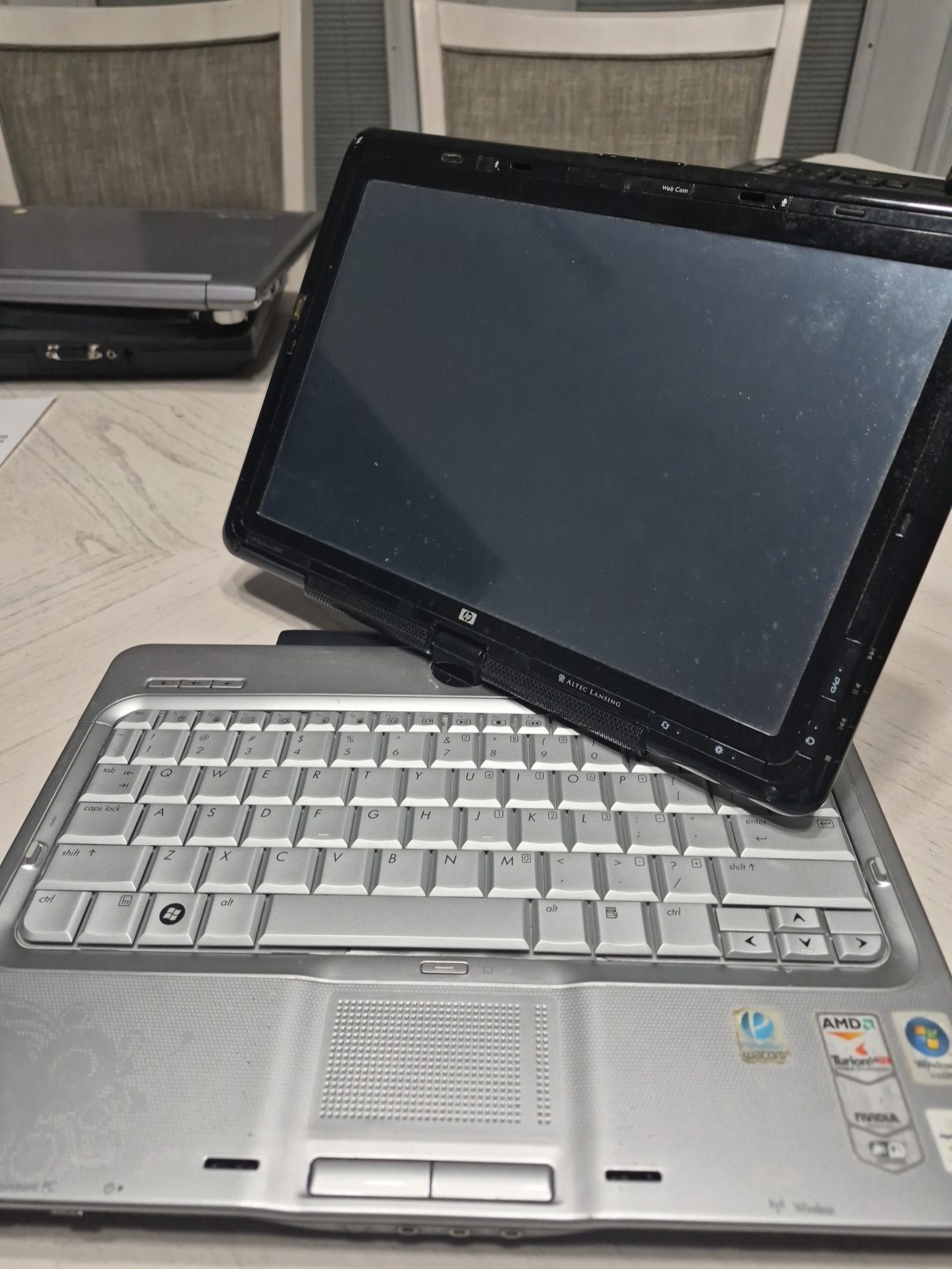 HP Pavilion 2000 *TURNS ON For A Second No Cord