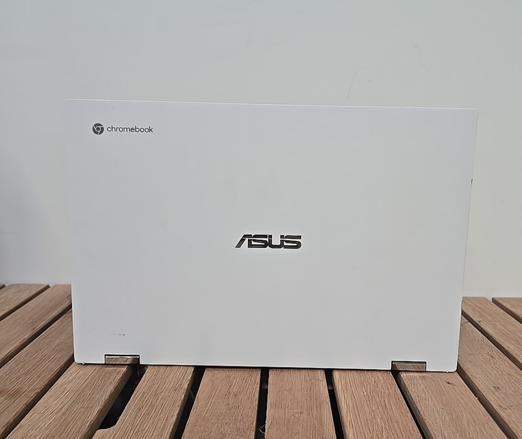 ASUS C536E CHROMEBOOK CORE I3 , 17″ SCREEN TURNS ON BUT STAYS DEAM PARTS ONLY)