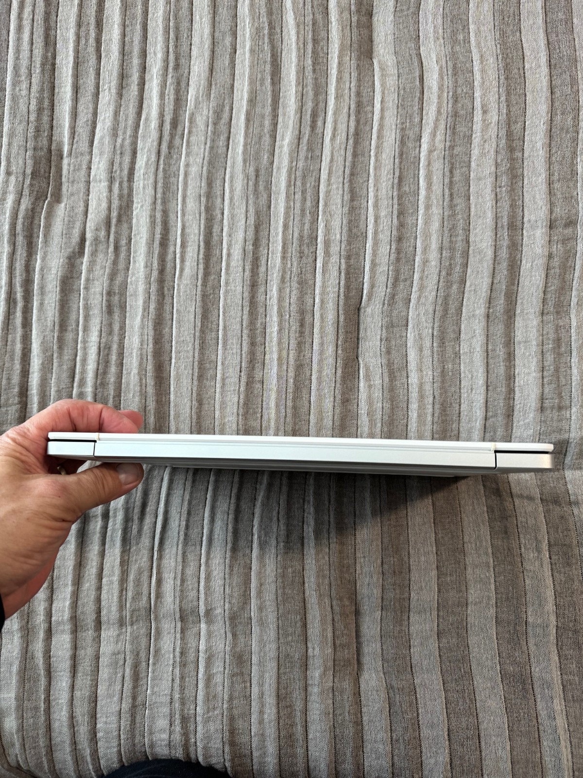 HP 14a-na0020nr 14 inch (32GB, Intel Celeron, 1.10GHz, 4GB) Chromebook – White –