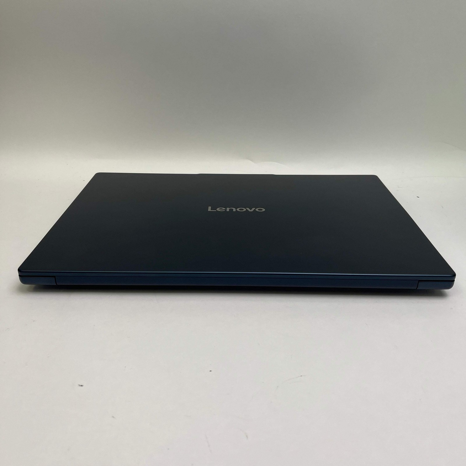Lenovo IdeaPad Slim 5 16IRH10R 16″ Core 5 210H 2.2GHz 16GB RAM 512GB SSD