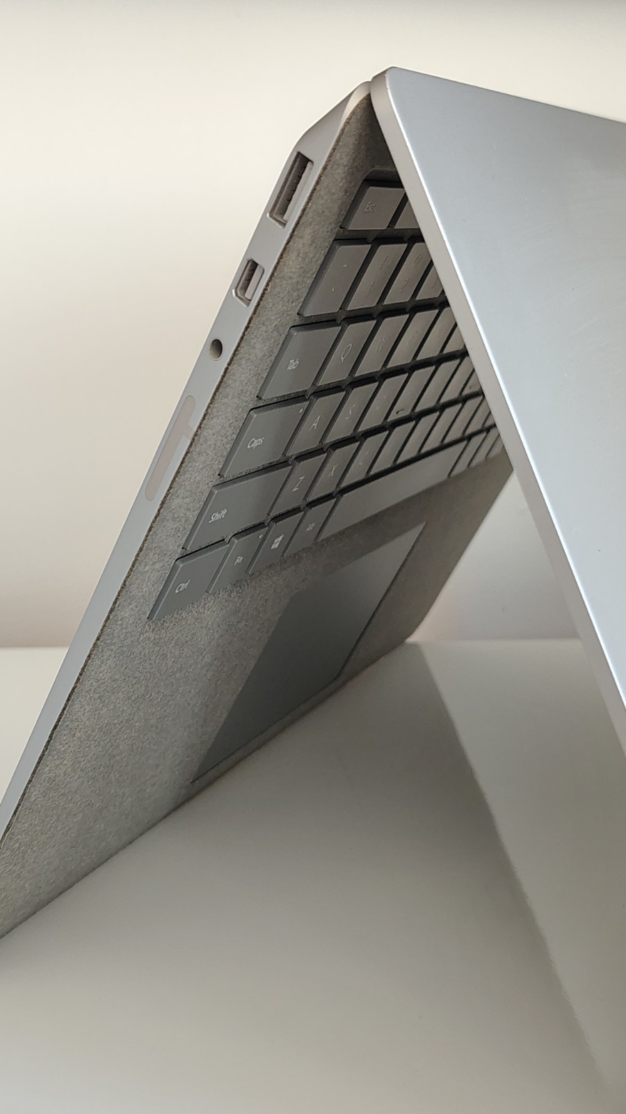 Microsoft Surface Laptop 1769 – i5 7200U, 128GB SSD, 4GB Ram -vClean Barely Used