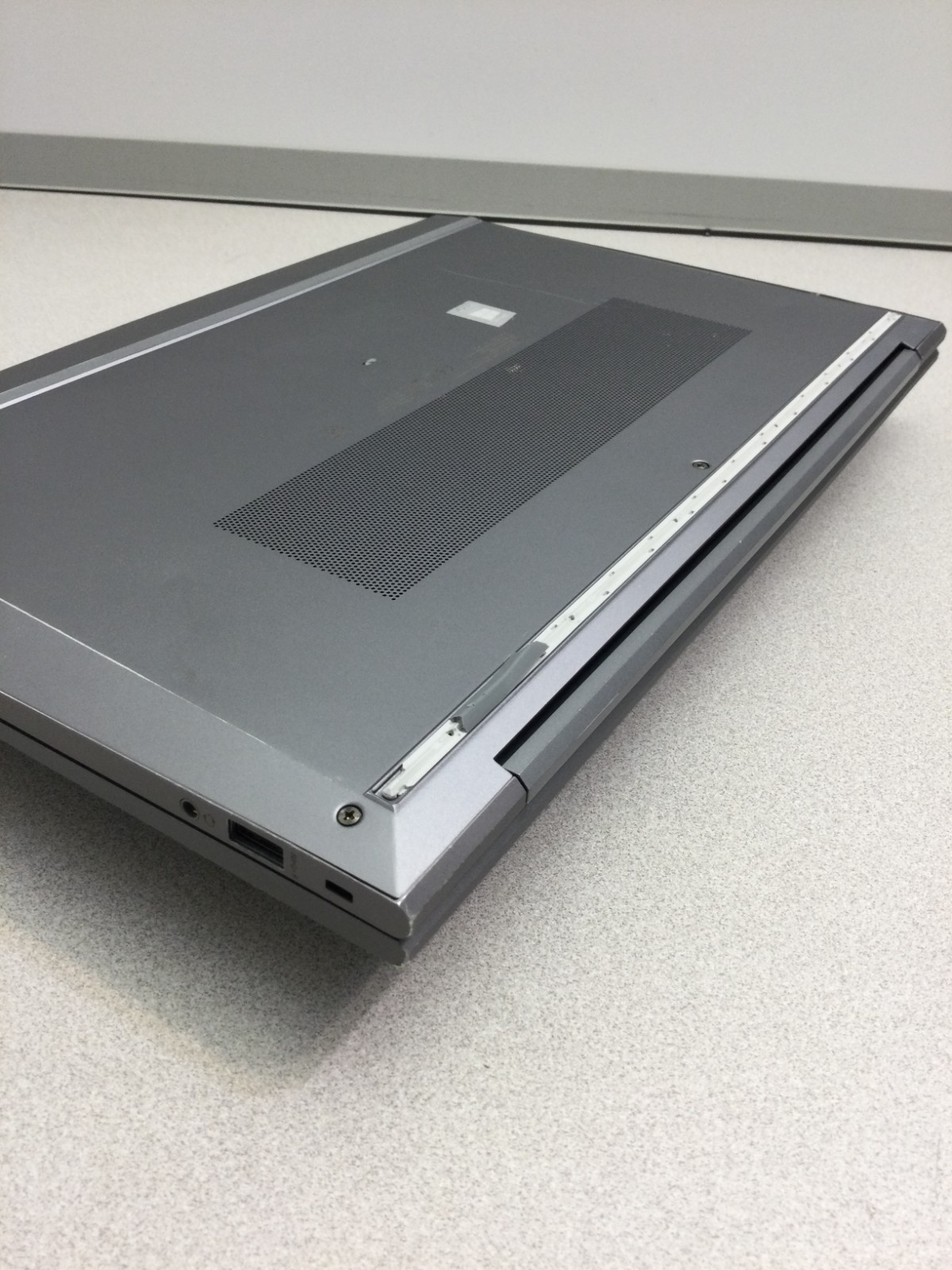 HP Zbook Firefly 14 G8/ Core i5-1145G7/ 2.60GHz /8GB RAM/ NO SSD***No OS