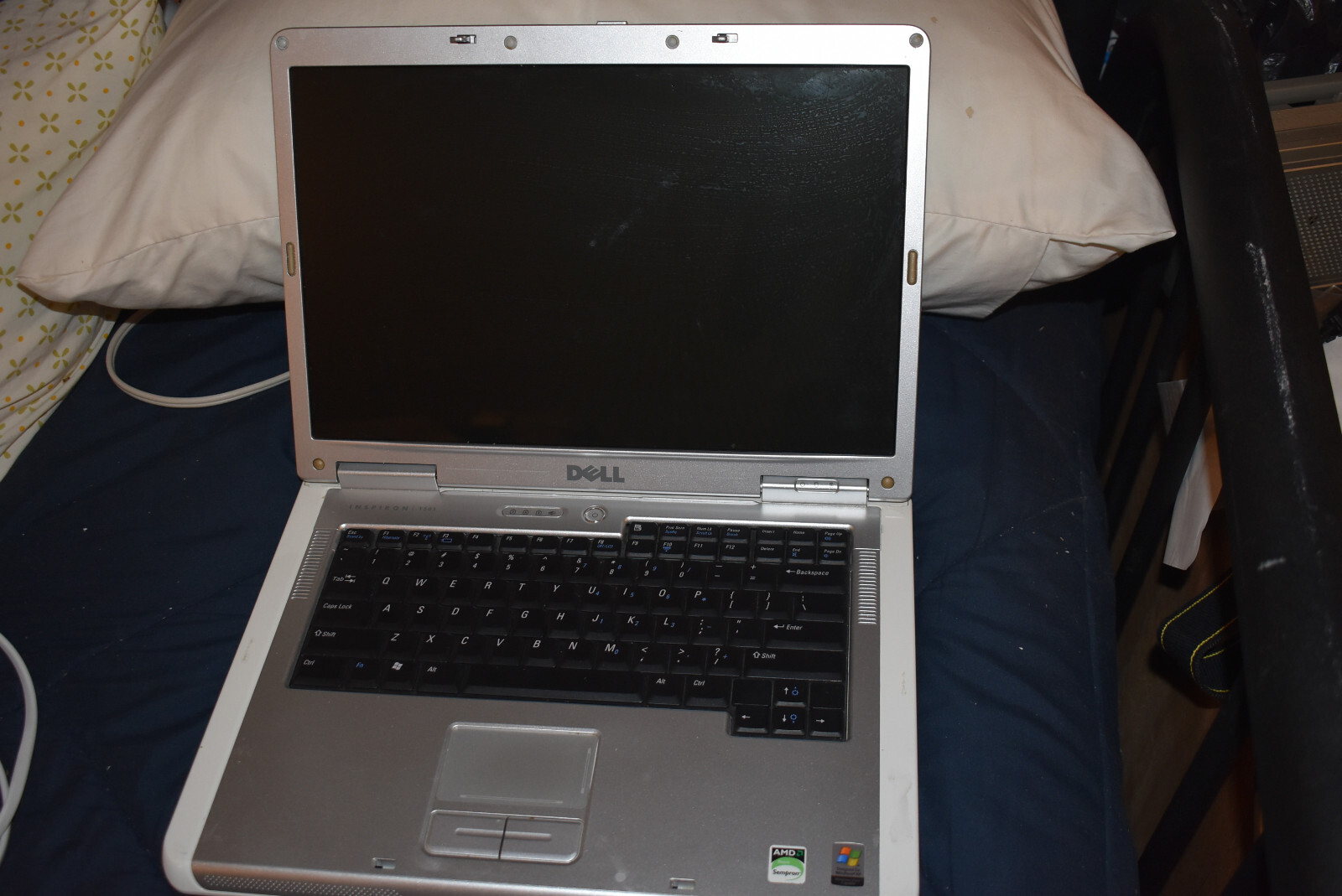 Dell Inspiron 1501 Laptop Mobile AMD Sempron 3500+ 1GB Ram 60GB HDD Windows XP