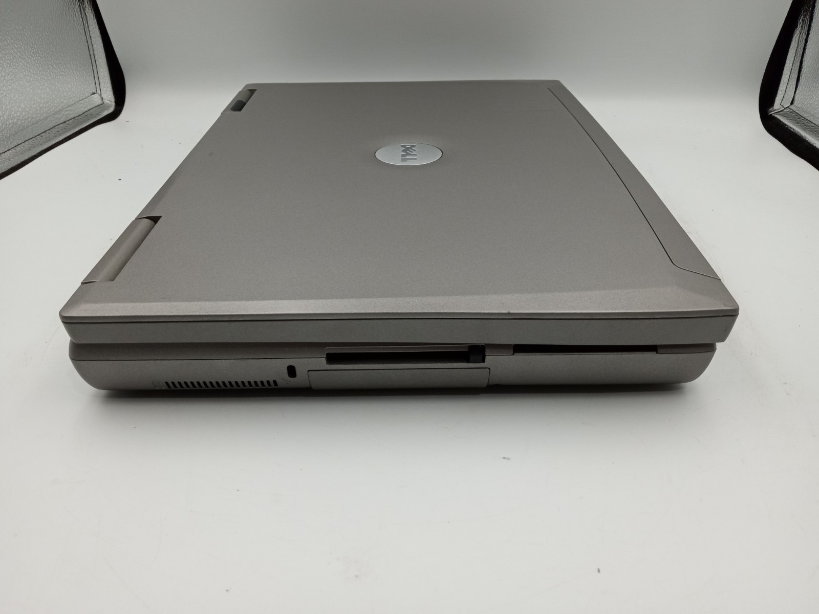 Dell Latitude D810 Intel Pentium 1GB RAM 60GB HDD Windows XP – BAD BATTERY -RR