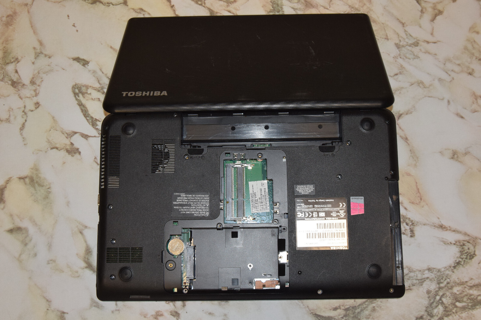 DEAD JUNK Toshiba Satellite C55-A5220 15.6″ Laptop Incomplete AS IS Parts Repair