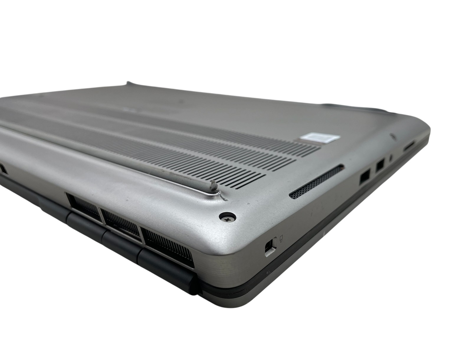 Dell Precision 7550 15″ – Xeon W-10855m – 32GB RAM – 1TB SSD – Grade D