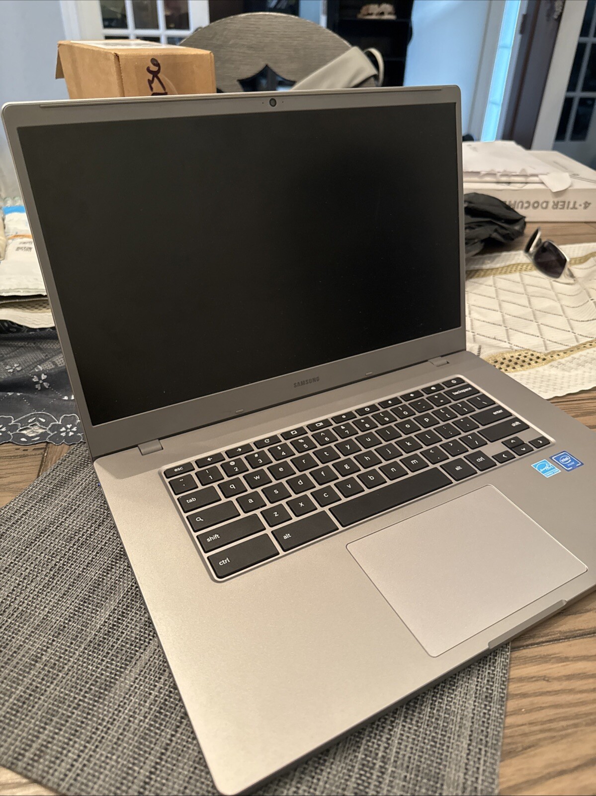 Samsung Chromebook 15.6″ (32GB eMMC, Intel Celeron, 1.1GHz, 4GB RAM) – Platinum