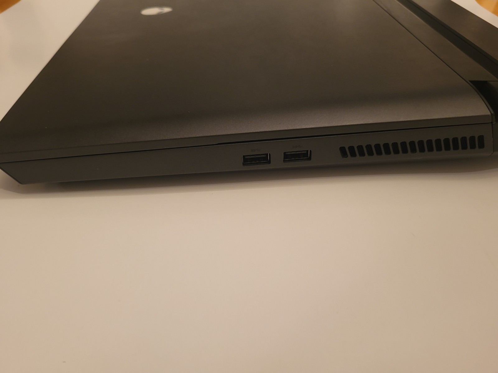 Alienware Area-51m laptop i9-9900 3.1GHz 16GB ram 1TB HDD 500GB SSD RTX 2070