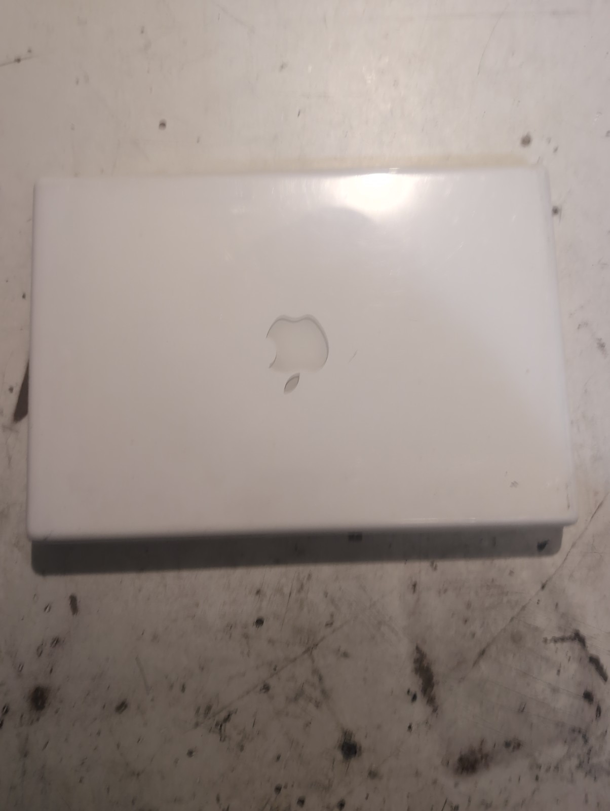 Broken Old Mac Laptop CW-8221-C for Parts Not Working As-Is Read Description