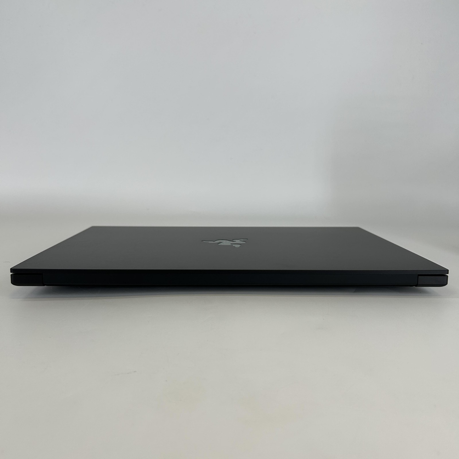 Razer Blade 16 240Hz QHD+ 2025 2.0 GHz Ryzen AI 9 HX 370 32GB 2TB SSD RTX 5090