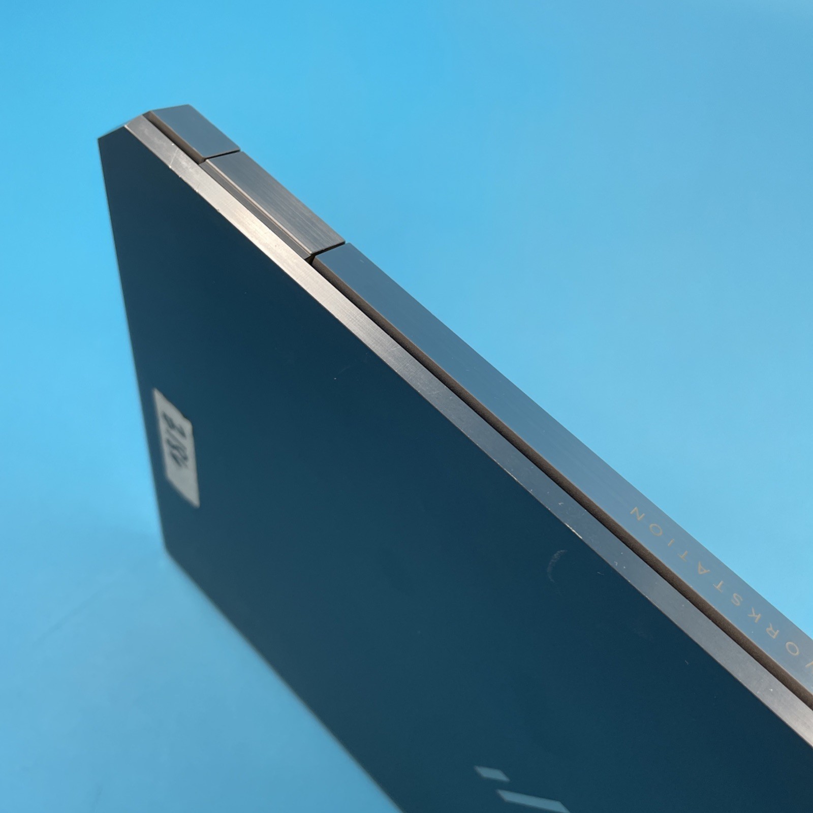 HP ZBook Studio G5 | i7-8850H | 8GB RAM | NO SSD | P1000 | NO OS | 69% BATT