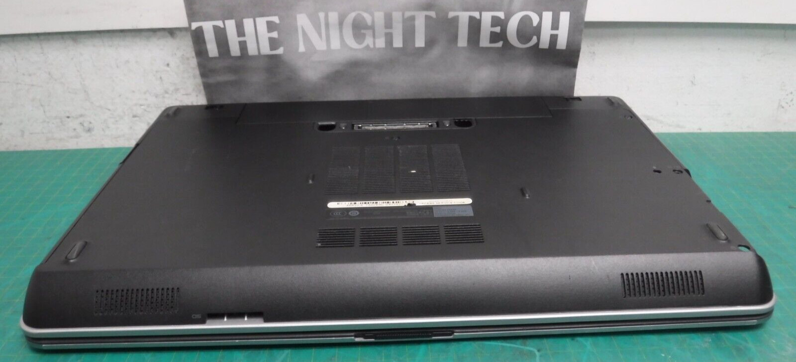 Dell Latitude E6440 Core i5-4300m 2.6GHz 4GB RAM 14″ No HDD/OS | Line on LCD Bad