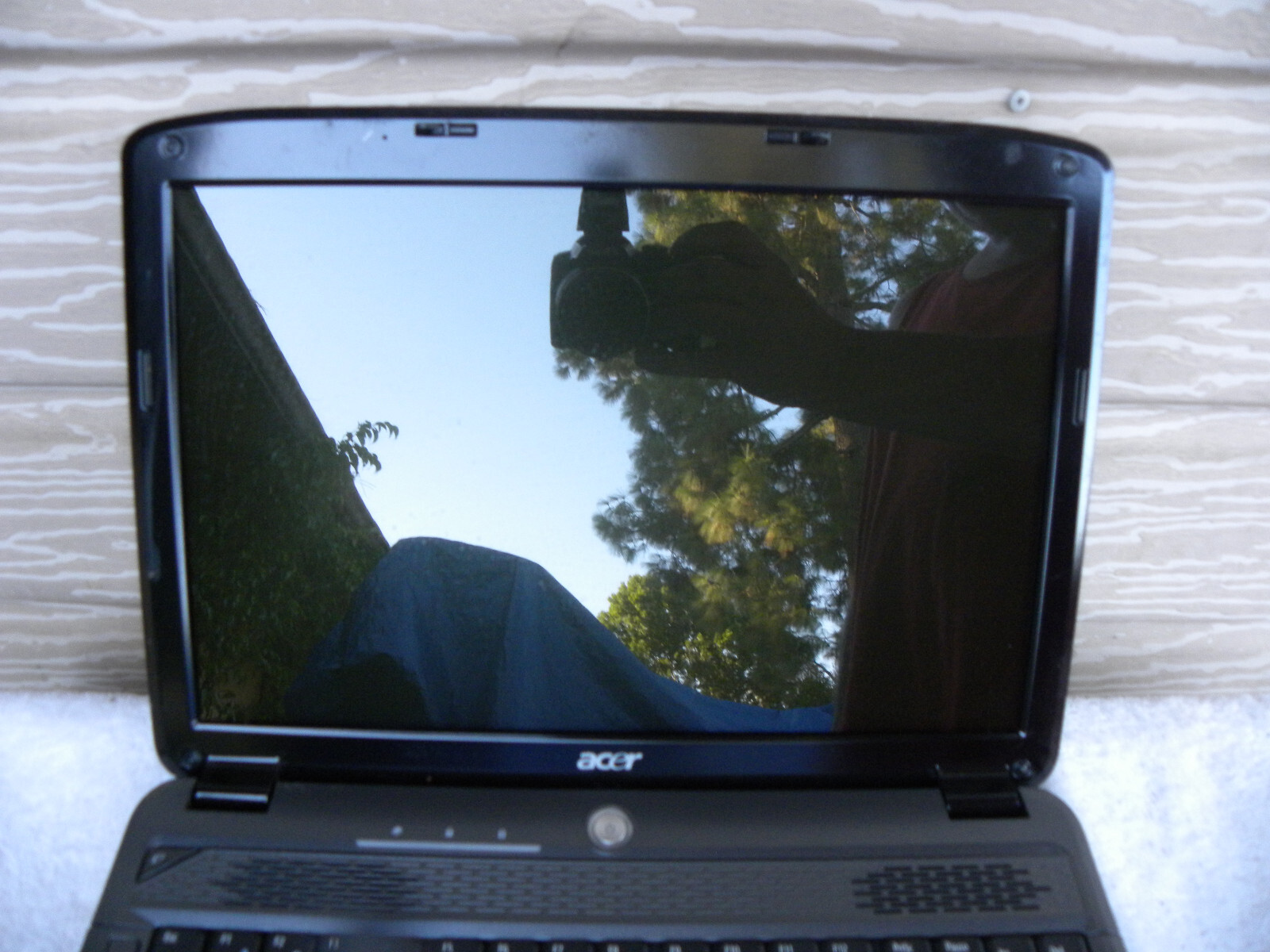 Acer Aspire 4730z 14.1″ Laptop Intel Pentium Dual Core T3400 2.16Ghz 2GB