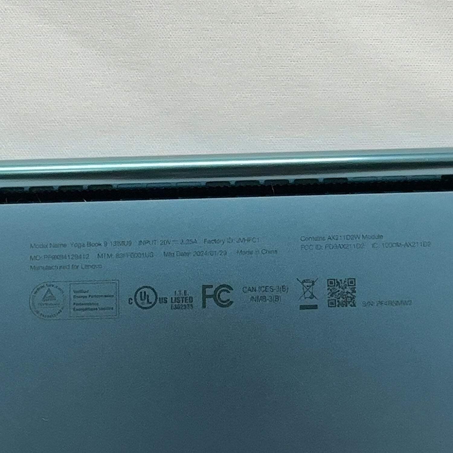 Lenovo yoga book 9 13IMU9 13.3″ Core Ultra 7 155U 1.7GHz 16GB RAM 1TB SSD