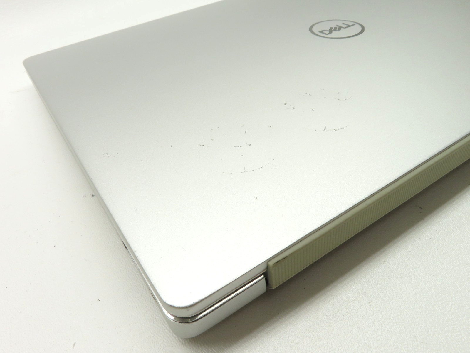 Dell Inspiron 7591 15.6″ Intel i5-9300H 2.4GHz 8GB RAM 256GB SSD