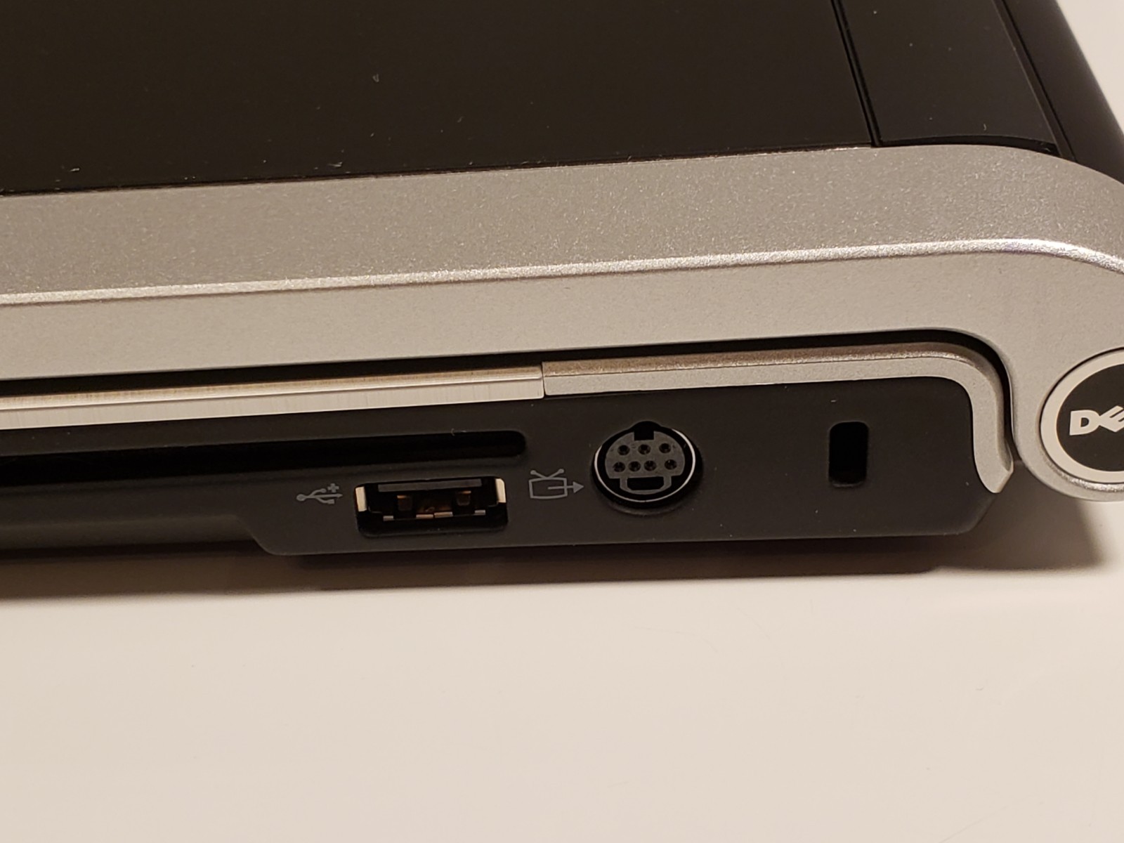 Dell XPS M1530 Notebook 4GB RAM, 250GB SSD, Slot DVD-RW w/AC Adapter & Case