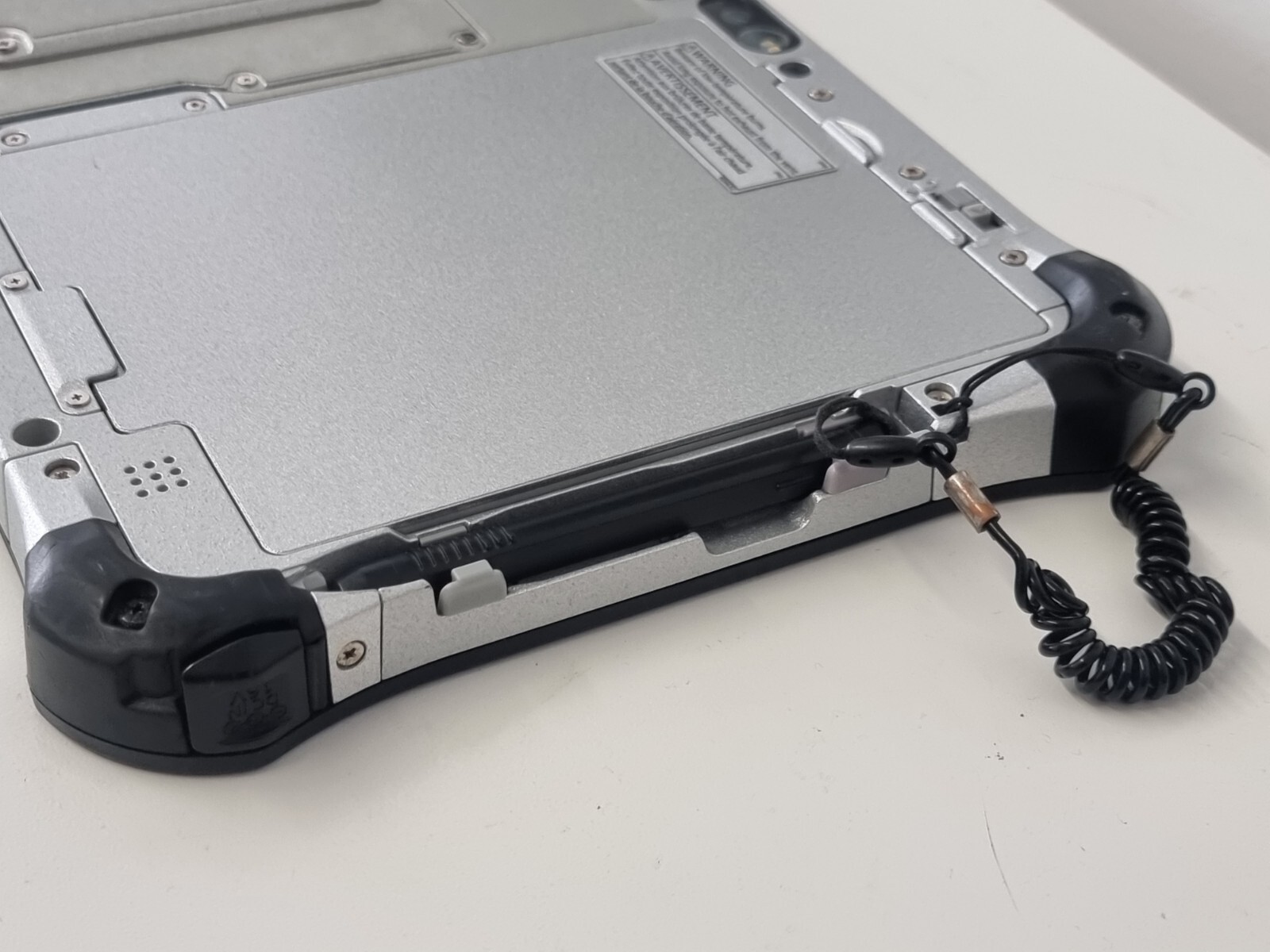10.1″ PANASONIC TOUGHPAD FZ-G1 MK4 i5-6300U 2.40GHZ 4GB 256GB – GRADE A