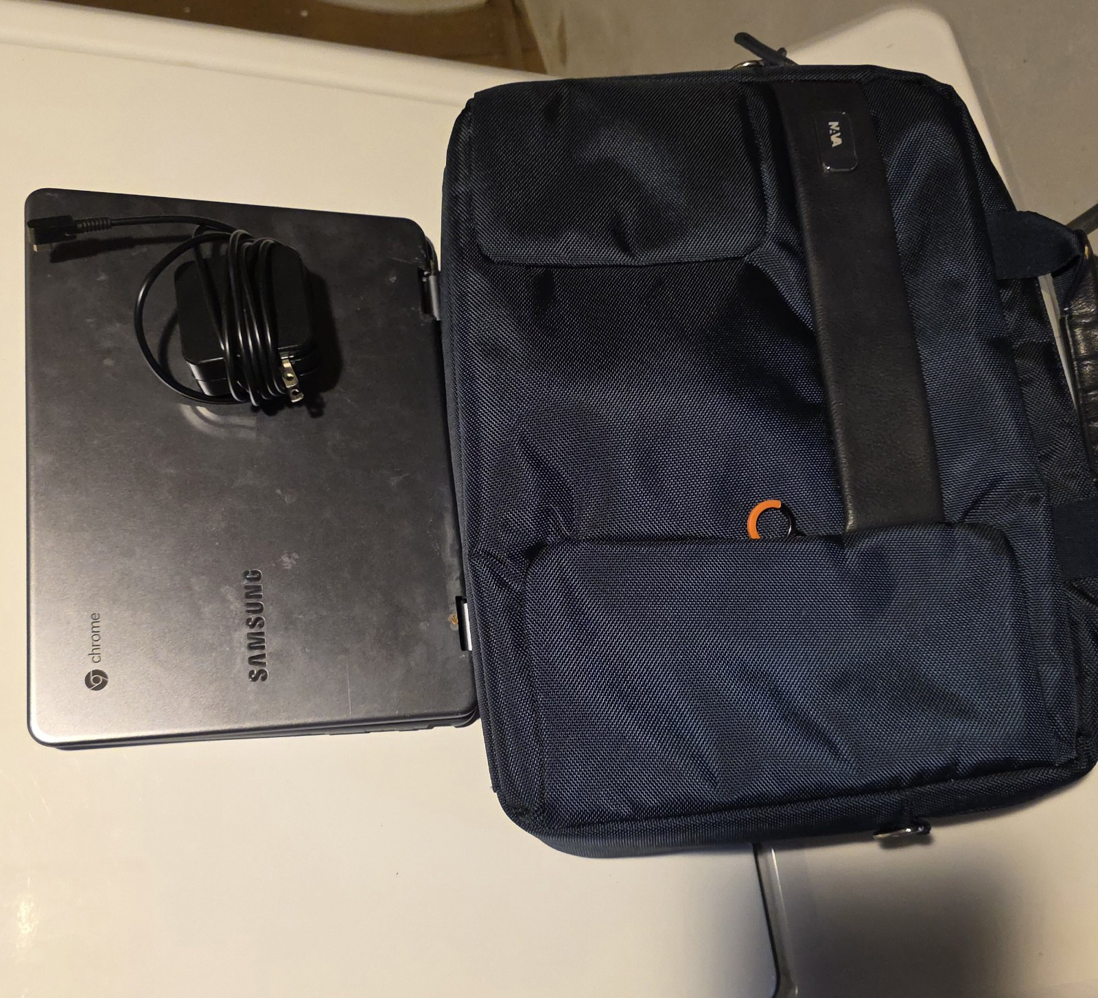 Samsung Chromebook, works perfectly. Needs repair. Comes with bag and charger.
