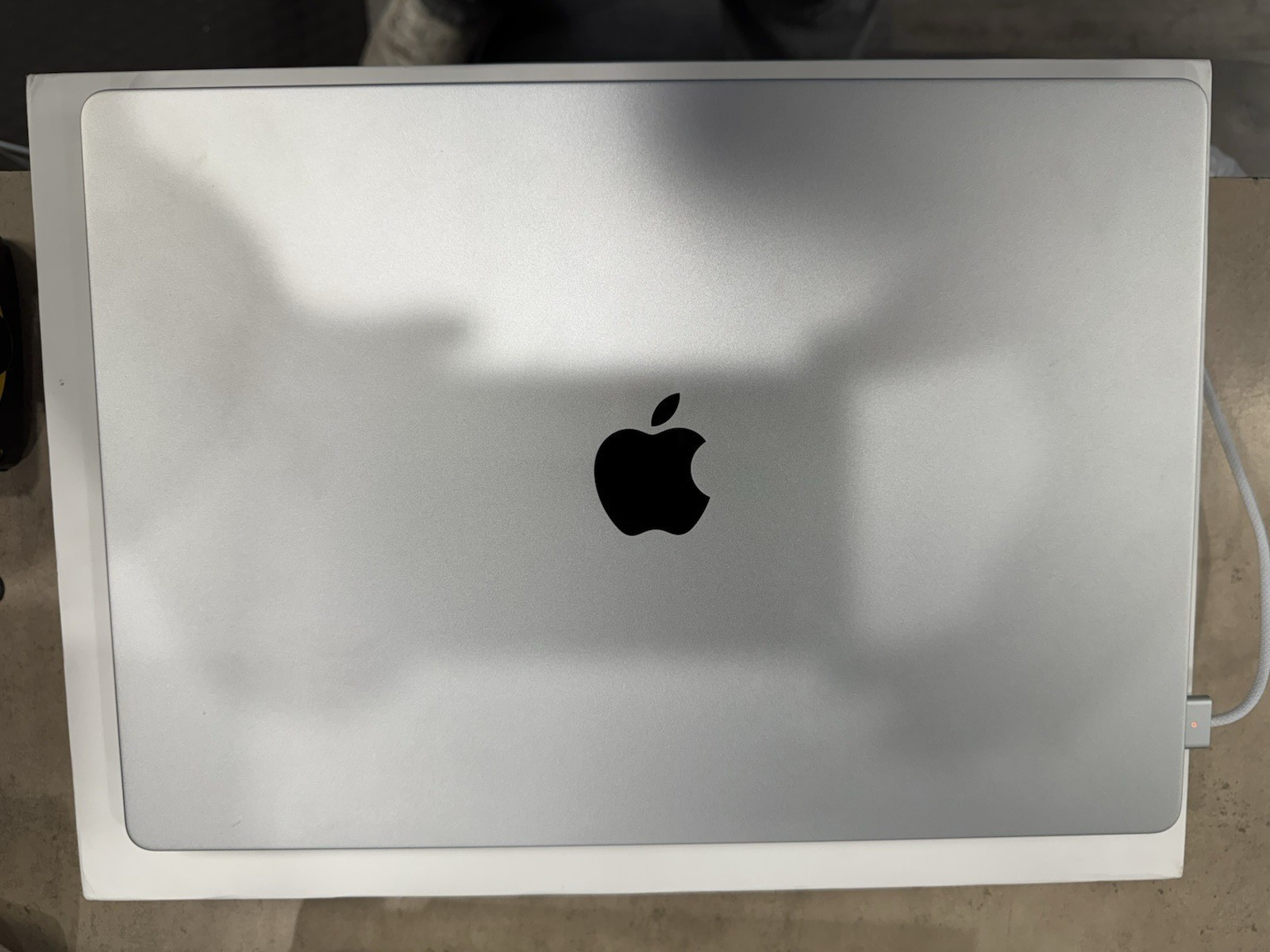 Apple MacBook Pro M2 Pro 16″ 16GB 512 GB Silver A2780 2 Cycle Counts! 100% Batt