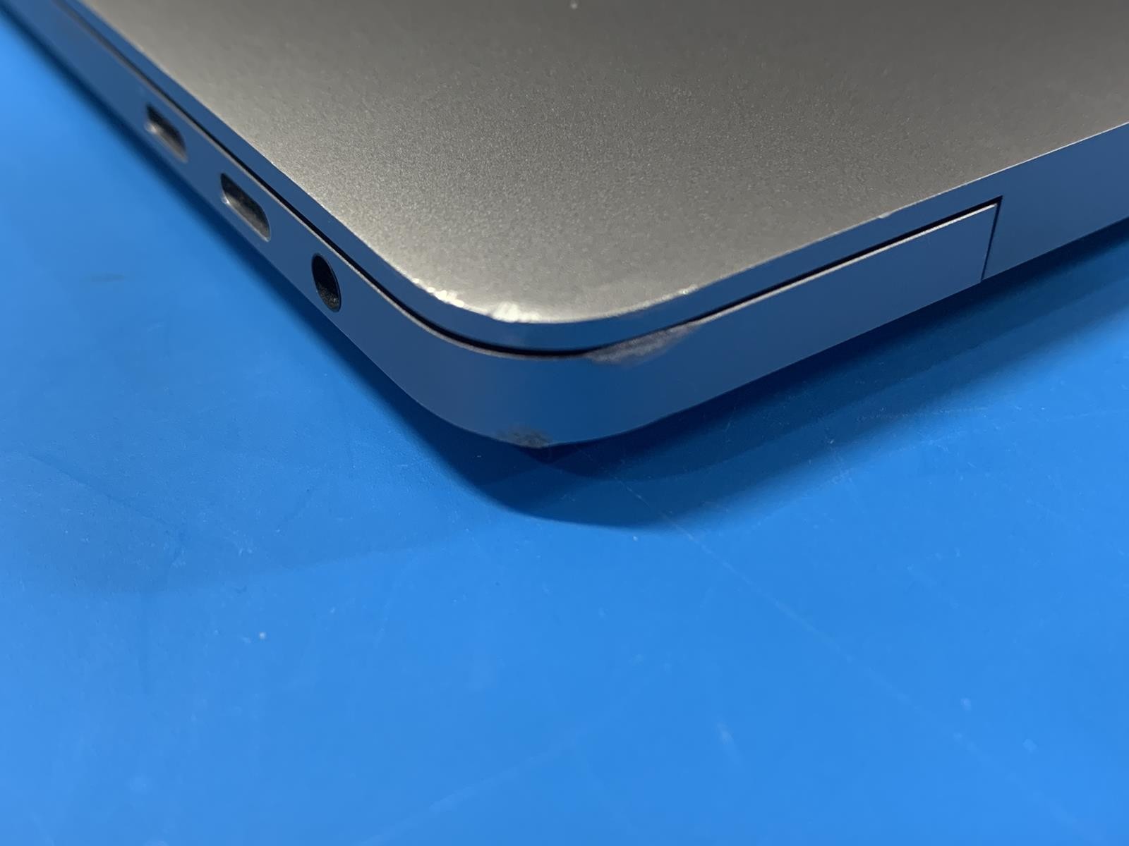 Apple MacBook Pro A2141 Core i7 9750H 2.60GHz 32GB 1TB SSD Sequoia MVVL2LL/A