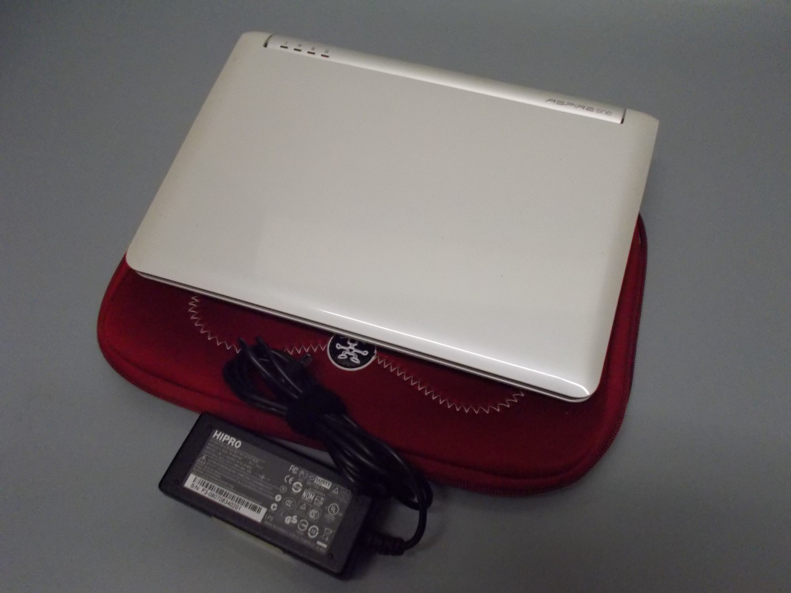 Acer Aspire One ZG5 Notebook With Windows XP, White. Battery Defective! #V-1490