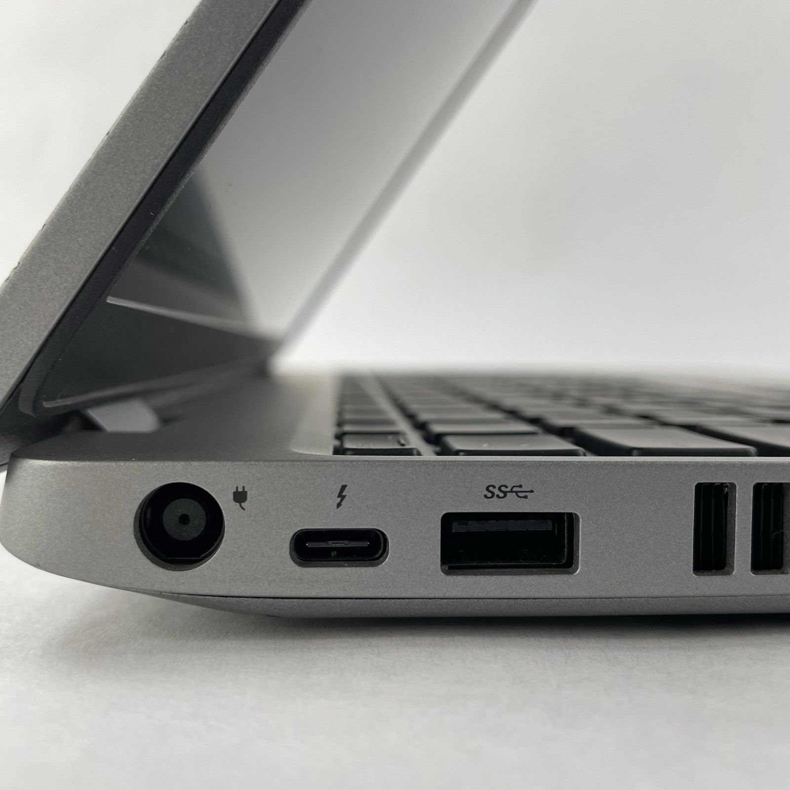 Dell Precision 3551 15.6″ i7-10750H 2.60 GHz 16 GB RAM No SSD/OS/AC