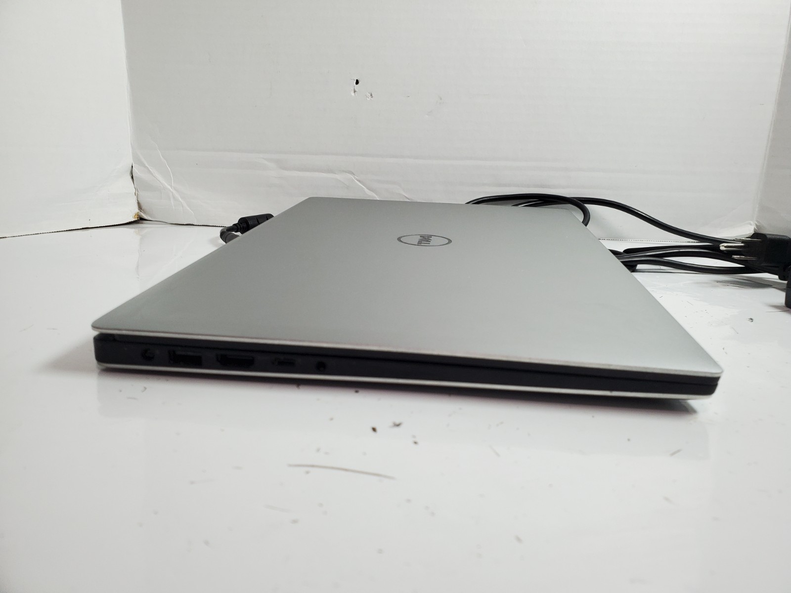 Dell XPS 15 9550 i7-6700HQ 16GB RAM 512GB SSD GTX 960M Win10 – BAD Battery -READ