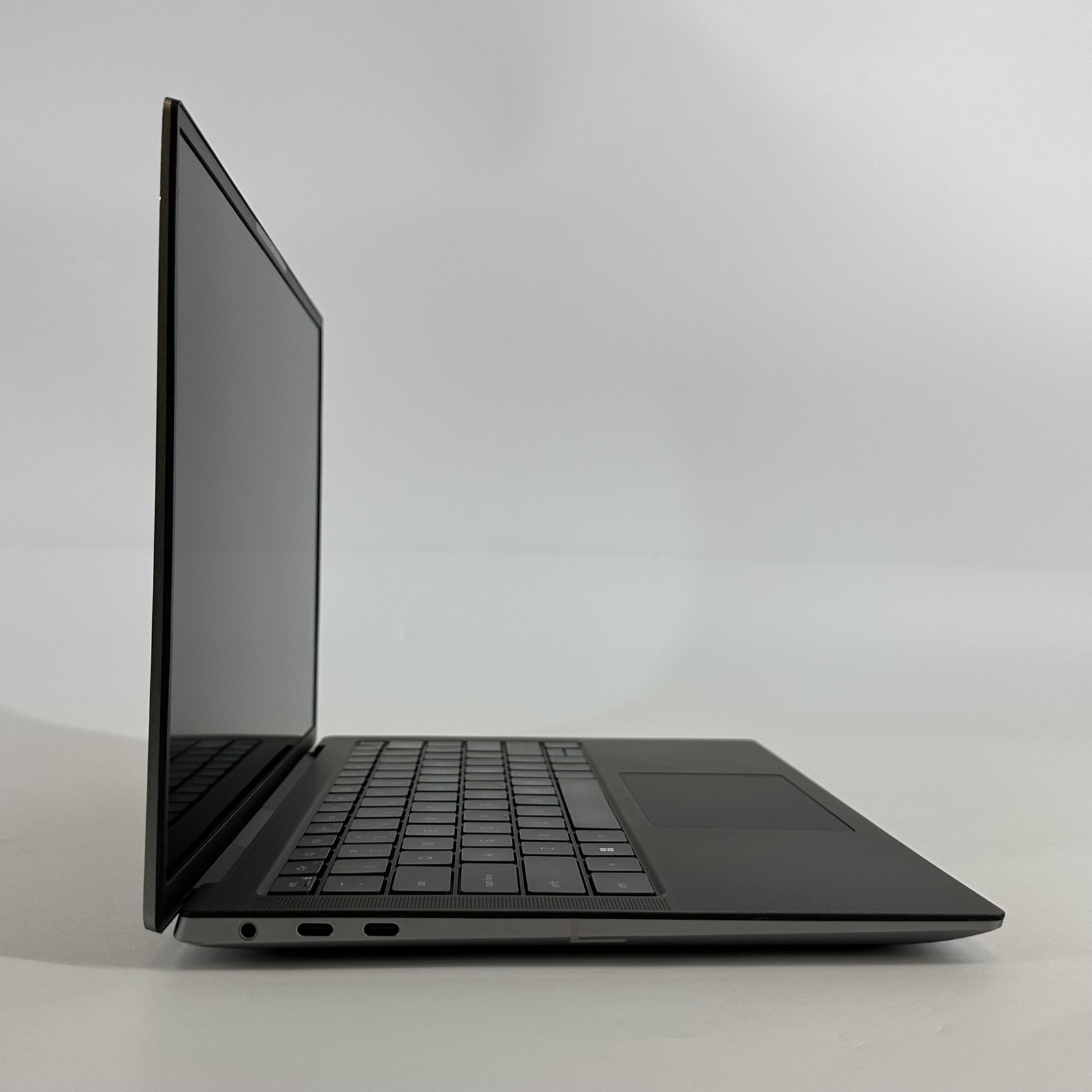 Dell Precision 5480 14 Gray FHD 2.5 GHz i7-13800H 32GB 256GB SSD RTX A1000 Good