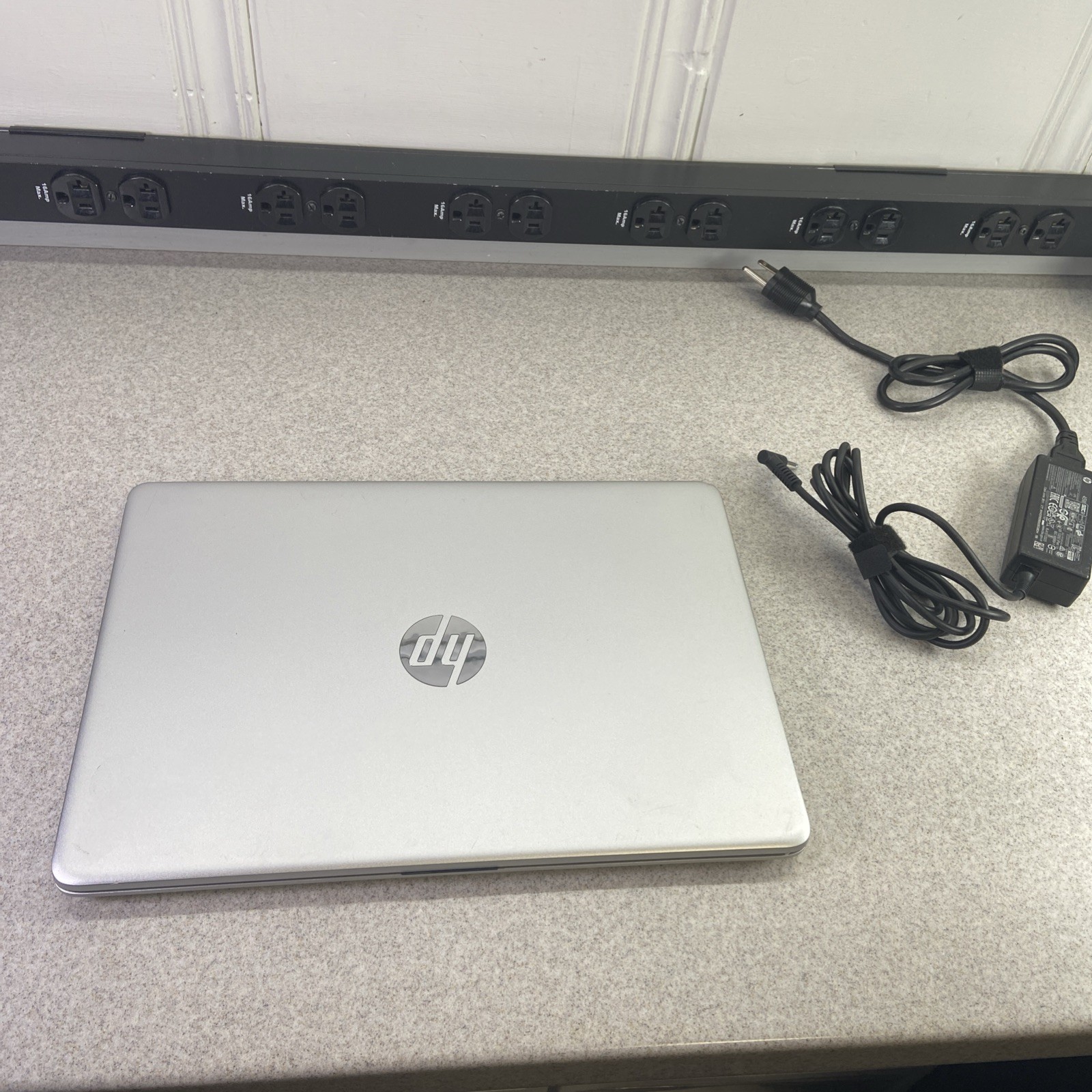 HP 14-fq0110wm HP 14″ FHD AMD Ryzen 3 3250U 2.6GHz AMD Radeon Graphics 4GB RAM