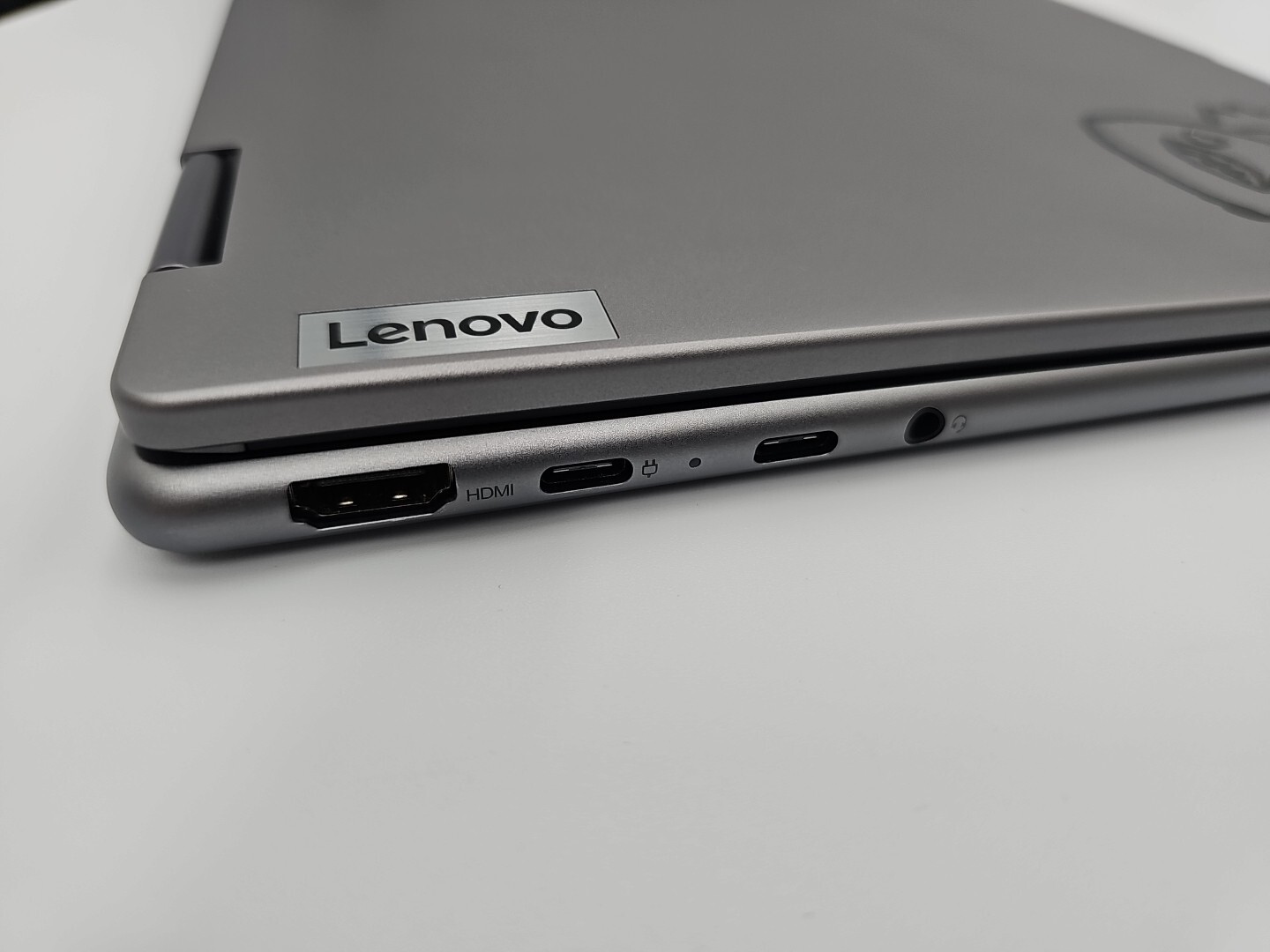 Lenovo Yoga 7 2in1 14AHP9 14″ Touch Laptop Intel Ryzen 5-8640HS 8GB 512GB SSD