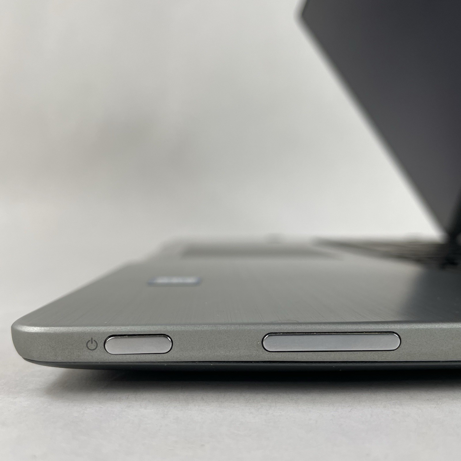 Dell Inspiron 15-7569 15.6″ i5-6200U 2.30 GHz 8 GB RAM No SSD/OS/AC/Batt